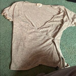 stretchy cross over shirt!